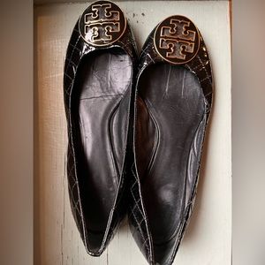 Tory Burch Revas Sz 10. Black quilted leather. Gently used, great condition